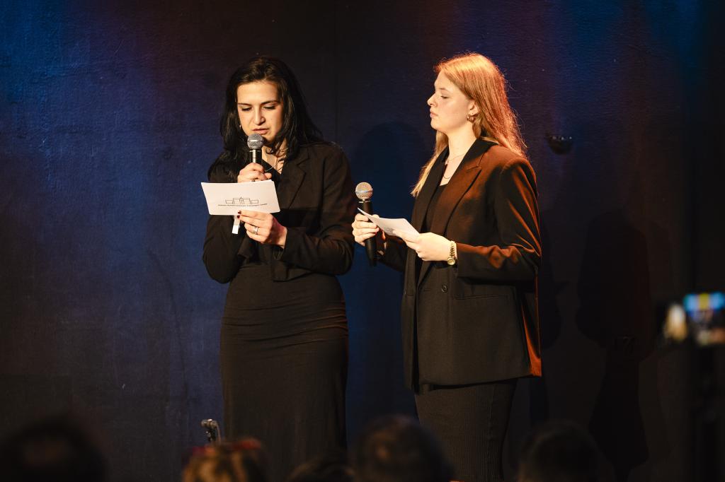 Zwei Jurorinnen des Wettbewerbs Akkordeon grenzenlos